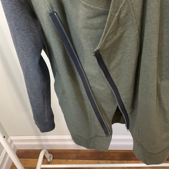 Lululemon two toned sweater - Picture 2 of 4